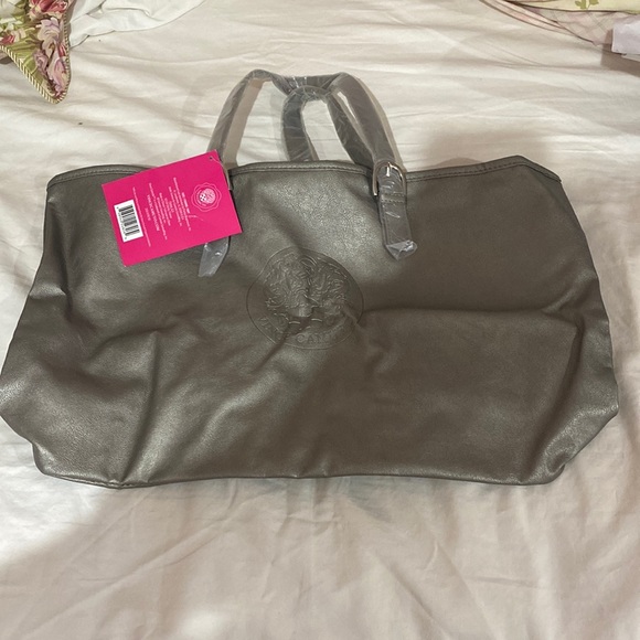 Vince Camuto Handbags - Large Vince Camuto tote